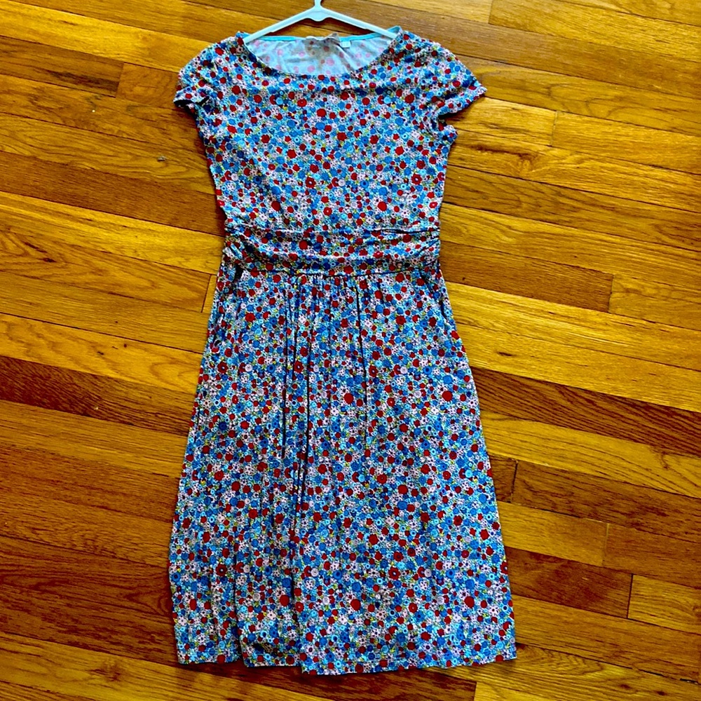 Boden 2p cotton dress in floral pattern.